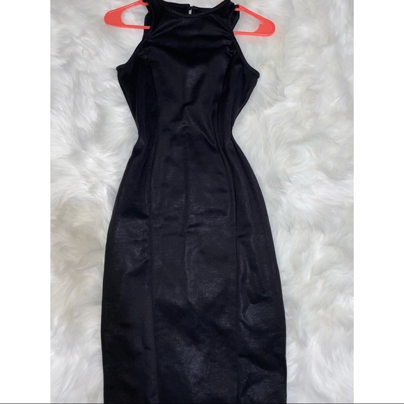 Dresses & Skirts - Black bodycon dress